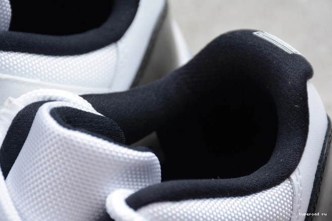 Jordan Black "Concord" 11 White Air 528895-153 Retro Low  mens 1030